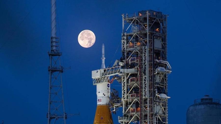 Foguete Space Launch System (SLS), que lançará a cápsula Orion até a Lua, no dia 29/8 - Divulgação/Nasa