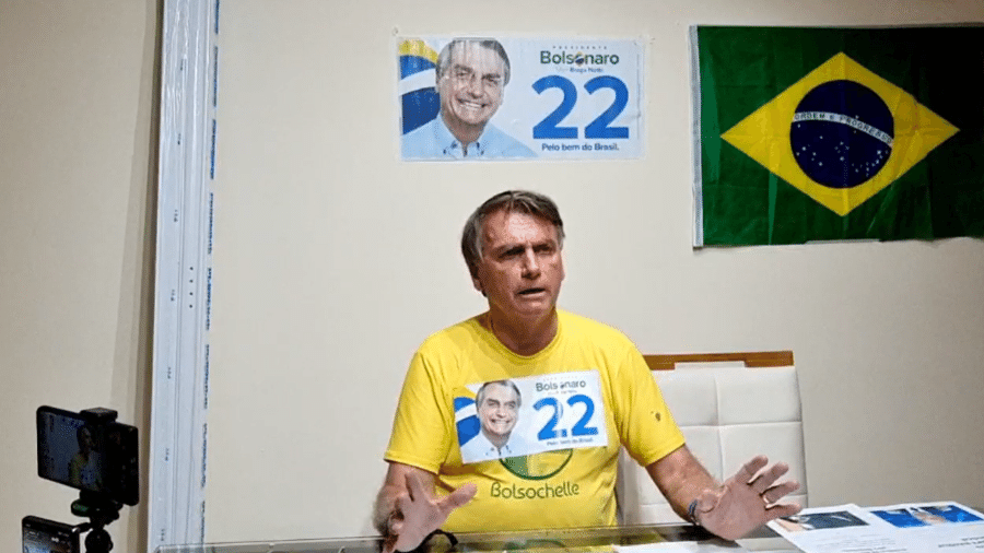 O presidente Jair Bolsonaro (PL), candidato à reeleição, em live na reta final da campanha para o primeiro turno eleitoral - Reprodução/YouTube