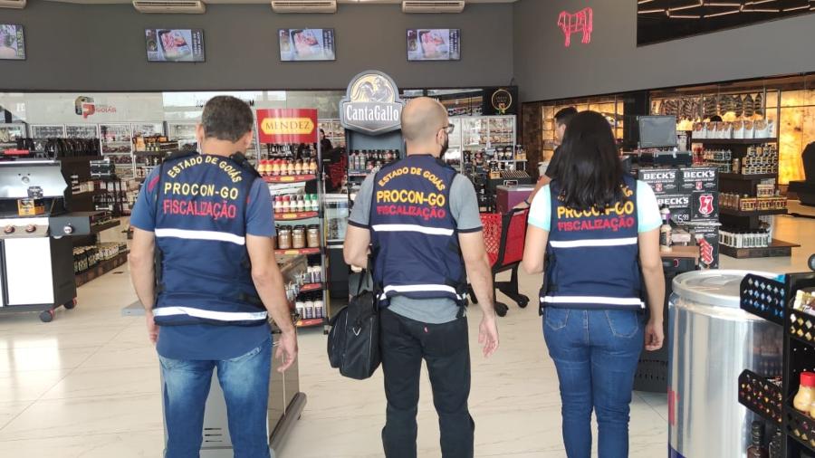 Após a confusão gerada pela "picanha do mito", fiscais do Procon de Goiás visitaram o frigorífico em busca de irregularidades - Divulgação/Procon GO