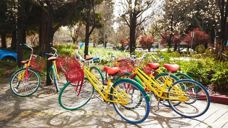 GBikes coloridas do Google são responsáveis por levar funcionários a se exercitarem melhor com uma pedalada diária
