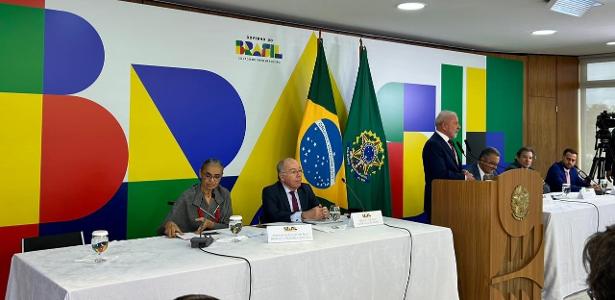 Lula descarta privatizar Correios: 'Pode ser empresa de economia mista'