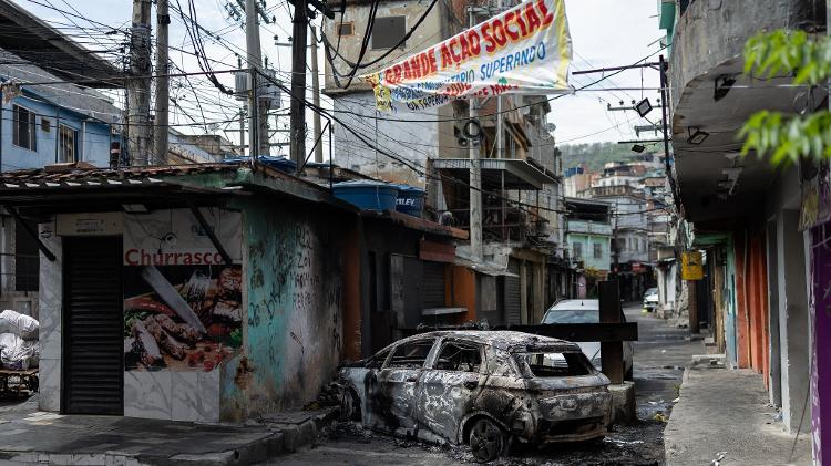 Barricada feita pelo CV para tentar impedir entrada de policiais na Penha Barricada feita pelo CV para tentar impedir entrada de policiais na Penha
