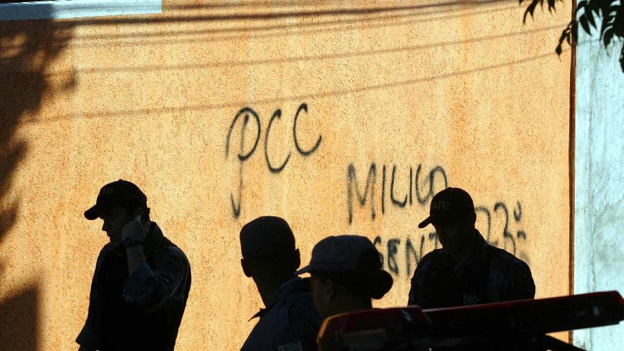07.jul.2006 - Pichação do PCC em casa de policial militar em São Paulo - L.C. Leite/Folhapress