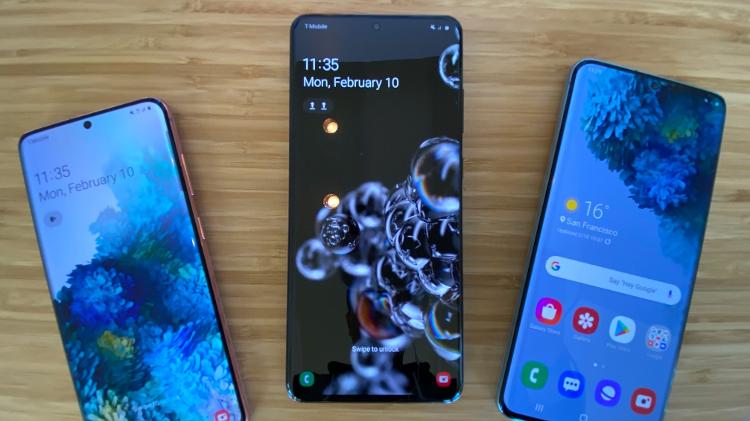 Parte da frente do Galaxy S20 (modelos das pontas) e do Galaxy S20 Ultra (meio) - Gabriel Francisco Ribeiro/Tilt - Gabriel Francisco Ribeiro/Tilt