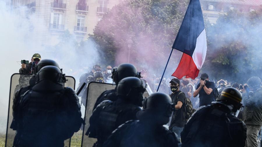 Protestos por profissionais da saúde na França termina em confronto - ALAIN JOCARD/AFP