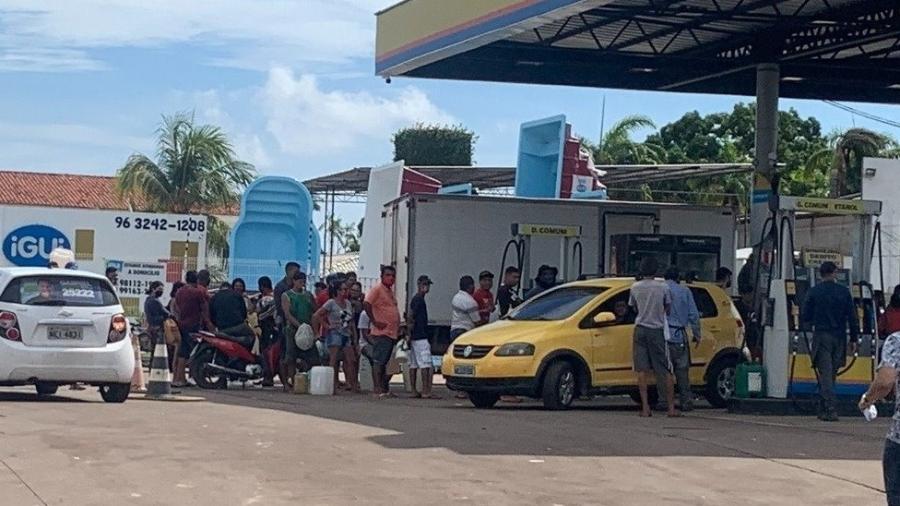 Apagão levou moradores de Macapá a buscarem água em posto de gasolina - Luccas Cavalcante