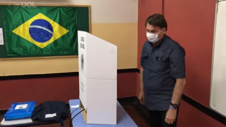 Bolsonaro votando no Rio em 15 de novembro de 2020, ainda no primeiro turno da eleição - Reprodução/Youtube-UOL