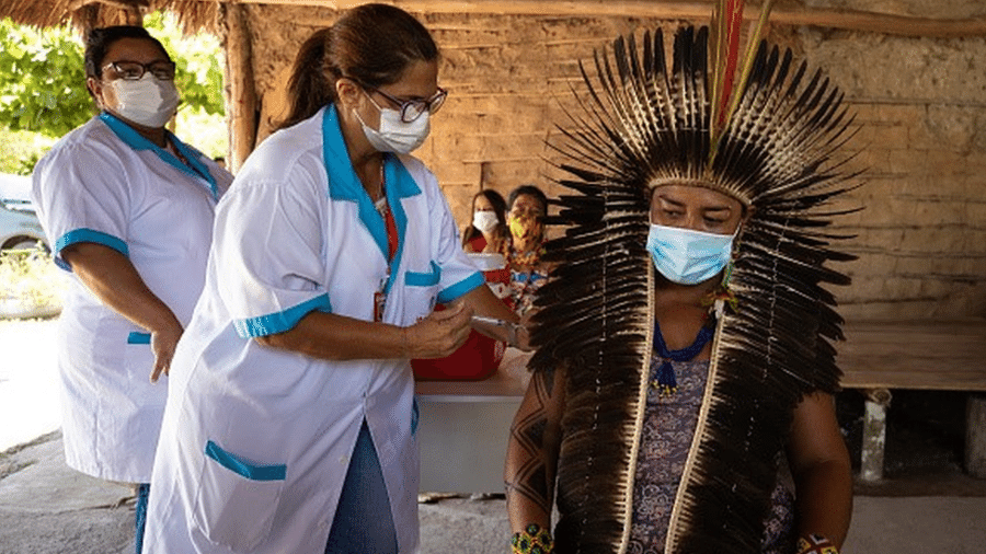 Os indígenas foram um dos primeiros grupos contemplados na vacinação contra a covid-19 - GETTY IMAGES