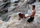 Turista cai de cachoeira, prende perna em rio e é resgatado após 7h em MG - Divulgação/Corpo de Bombeiros de Minas Gerais