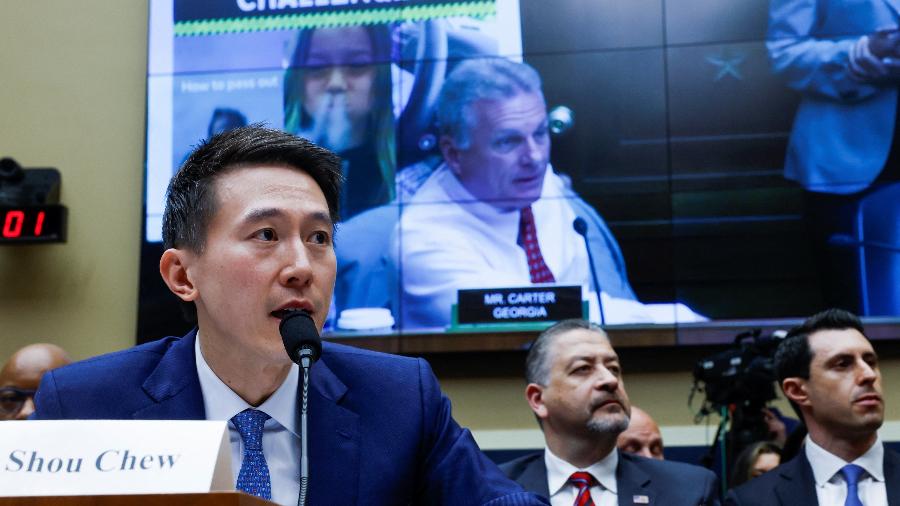 Shou Zi Chew, CEO do TikTok, testemunha diante do congressistas dos Estados Unidos - Evelyn Hockstein/Reuters