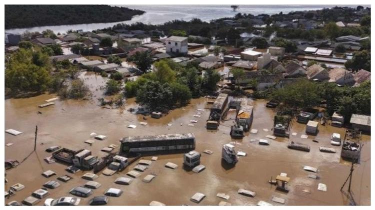 Chuvas que atingiram Eldorado do Sul deixou "cemitério de carros" na cidade