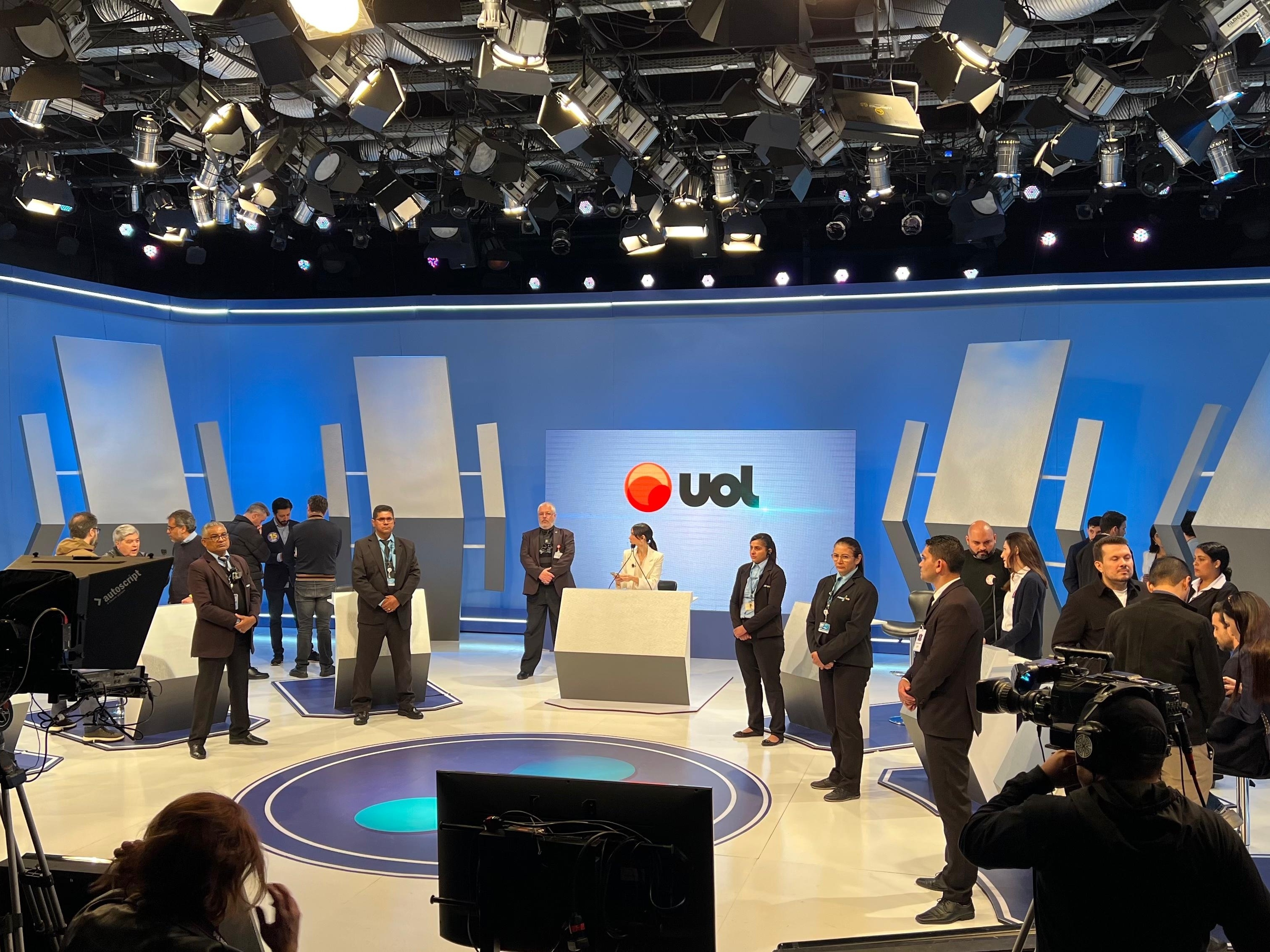 Debate Rede TVUOL tem gritos e advertências; propostas destacam saúde