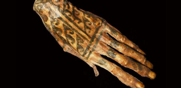 Laser descobre tatuagens em múmias peruanas de 2 mil anos