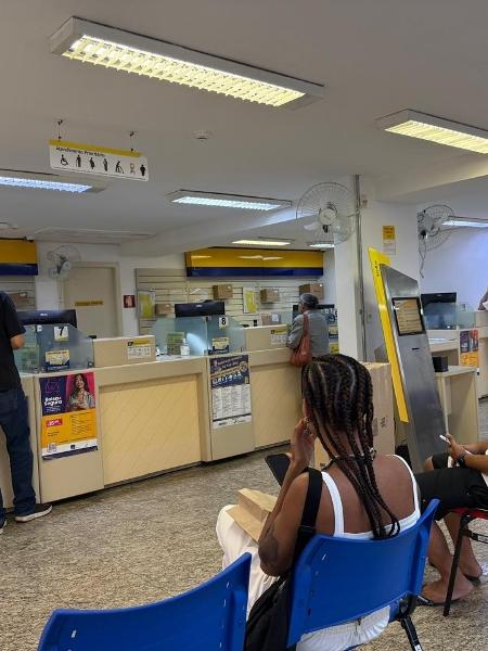 Área de espera de agência dos Correios em Brasília (DF) na manhã de sexta (30)