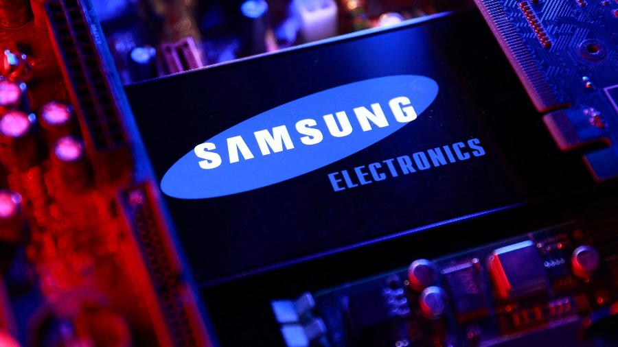 Logo da Samsung em placa de computador em foto de ilustração Logo da Samsung em placa de computador em foto de ilustração