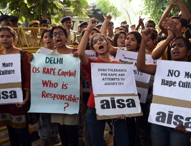 Indianos protestam após o estupro de duas meninas (2 e 5 anos de idade) em Nova Déli - Sahhad Hussain/AFP
