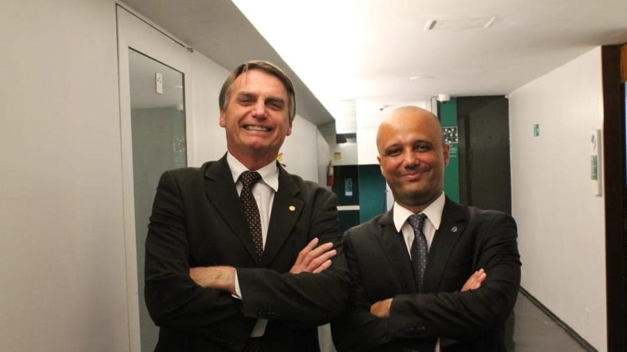 Presidente Jair Bolsonaro e deputado federal eleito Major Vitor Hugo (PSL-GO) - Reprodução/Facebook Major Vitor Hugo