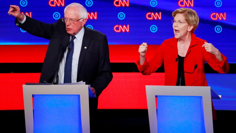 O senador Bernie Sanders e a senadora Elizabeth Warren durante a primeira noite de debate entre pré-candidatos do Partido Democrata à presidência dos EUA promovido pela CNN - Lucas Jackson/Reuters