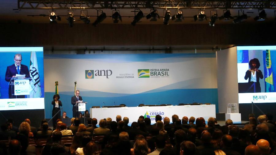 Deste total, R$ 34,4 bilhões serão pagos pela União à Petrobras e outros R$ 11,7 bilhões a Estados e municípios - Pilar Olivares/Reuters