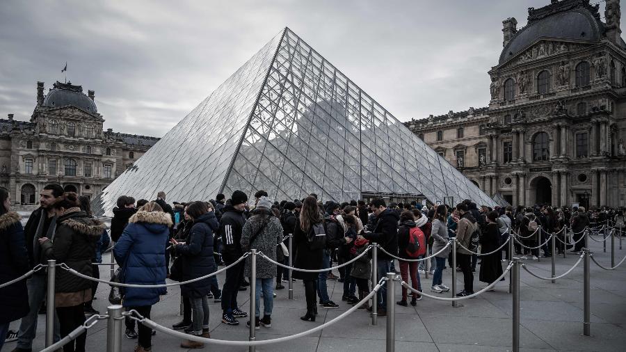 Museu do Louvre reabre após dois dias fechados por causa do coronavírus - Philippe Lopez/AFP