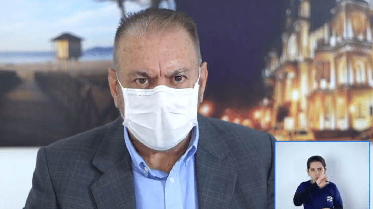 Ozônio no ânus? Sugestão de prefeito catarinense é alvo de memes no Twitter – UOL Notícias