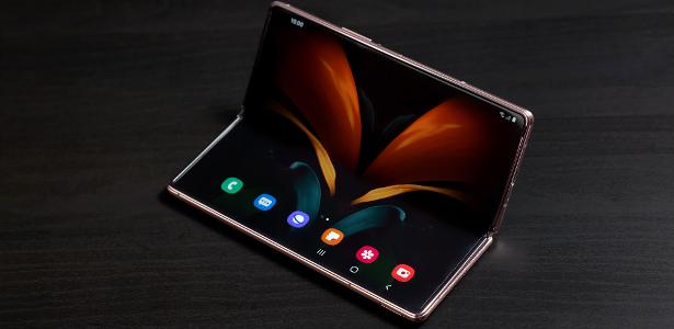 Tela interna do Galaxy Z Fold 2 pode parar em diferentes ângulos