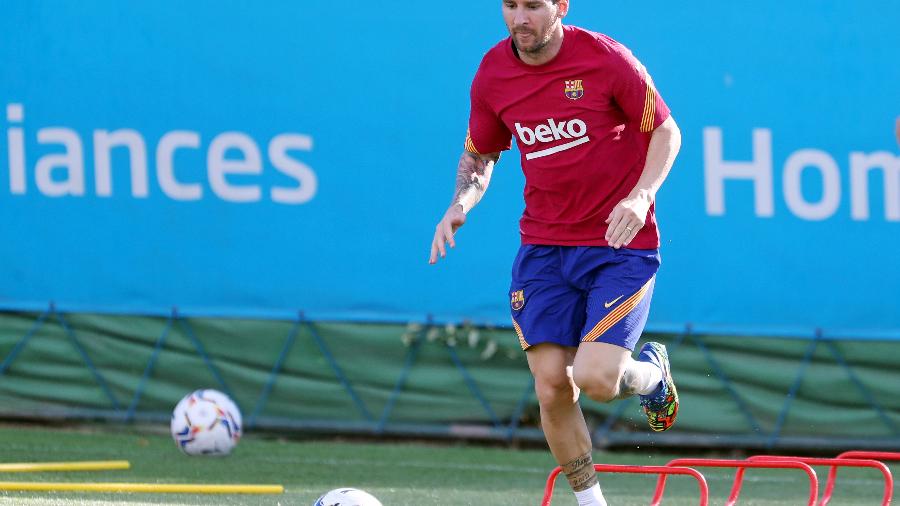 Messi participa de treino do Barcelona - HANDOUT