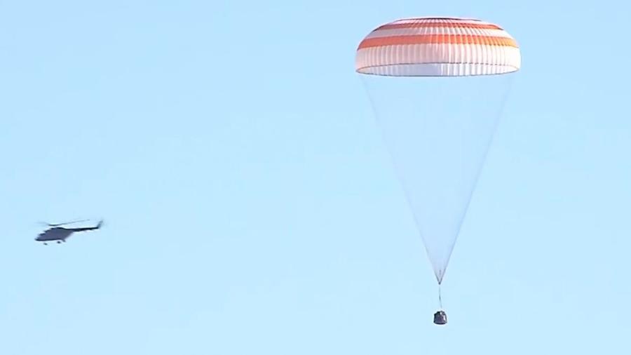 Nave Soyuz danificada pousa no Cazaquistão com auxílio de paraquedas - Roscosmos