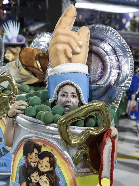 Ala da Acadêmicos de Niterói foi intitulada "neoconservadores em conserva"