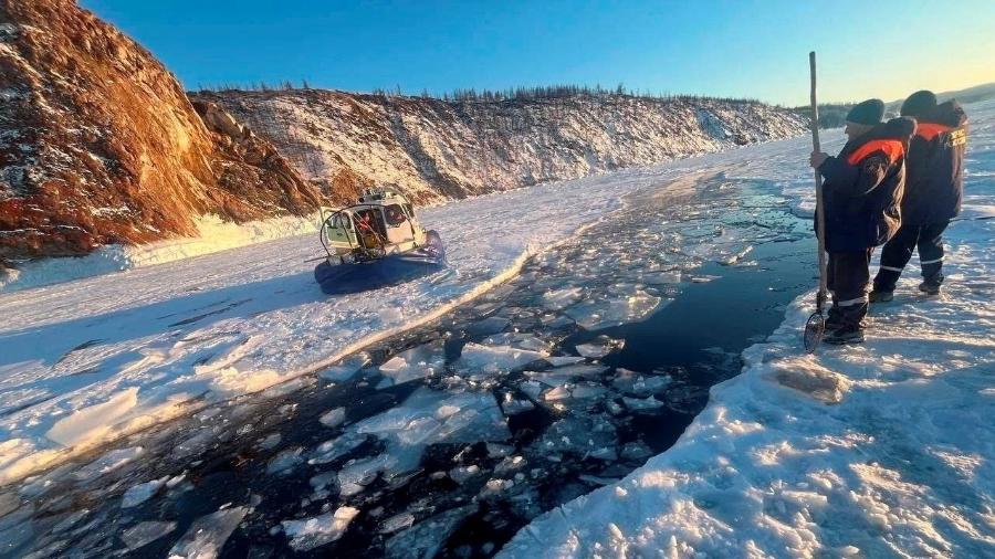 Oito morrem após ônibus cair no lago mais fundo do mundo, na Sibéria