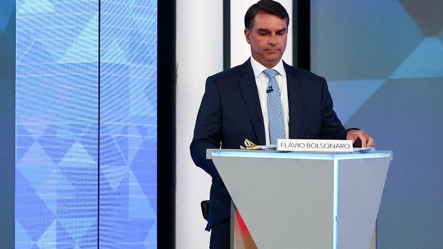 23.out.2026 - Flávio Bolsonaro (PL) antes de começar o debate na Globo 23.out.2026 - Flávio Bolsonaro (PL) antes de começar o debate na Globo