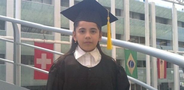 18.jul.2015 - Aos 13 anos, Dafne Almazán segue os passos dos irmãos mais velhos e pretende ajudar outros superdotados a alcançarem seu potencial - Cedat/BBC