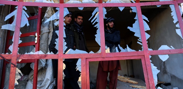 Atentado contra equipe da Otan provocou estragos perto do aeroporto de Cabul - Shah Marai/AFP