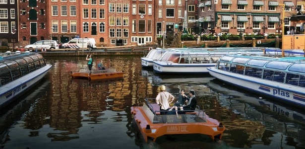 Protótipo do roboat (em laranja), primeiro barco sem condutor do mundo - AMS/Divulgação