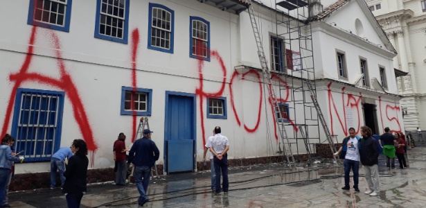 16.abr.2018 - Limpeza da fachada do Pátio do Collegio, no Centro de São Paulo - Nivaldo Lima/Futura Press/Estadão Conteúdo