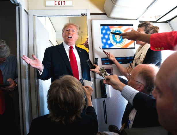 7.set.2018 - O presidente americano, Donald Trump, conversa com repórteres a bordo do Air Force One - Doug Mills/The New York Times