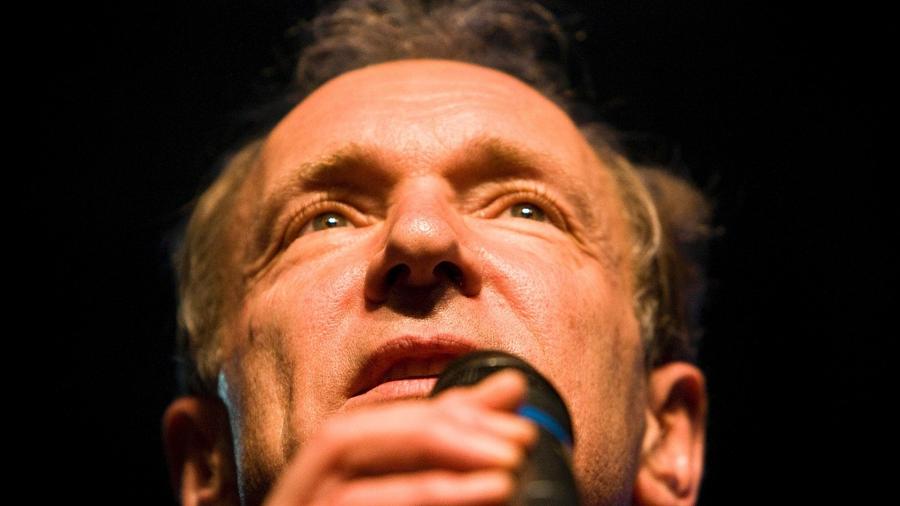 Tim Berners-Lee é o inventor da web e tido como um dos pais da internet; atualmente, é diretor da Fundação World Wide Web - Rodrigo Paiva/UOL
