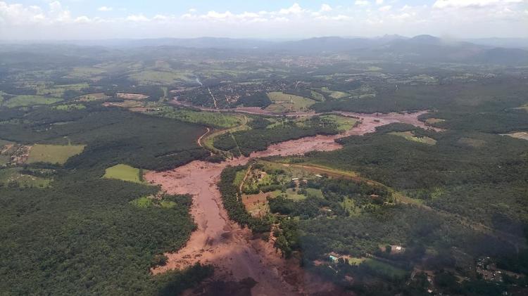25.jan.2019 - Imagem aérea feita no dia em que a barragem da Vale rompeu na região de Brumadinho (MG), causando mortes e destruição