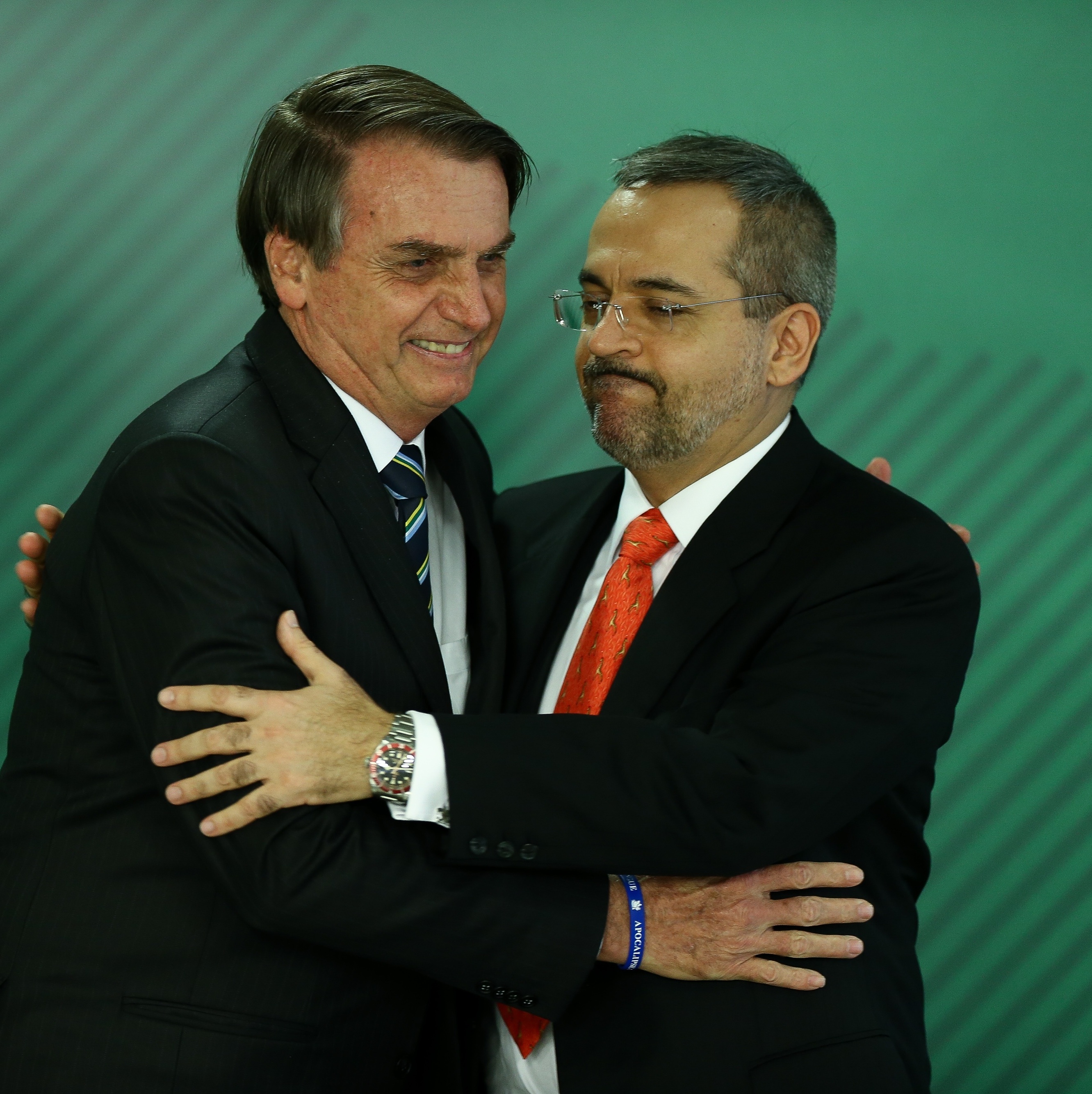 Bolsonaro mantém silêncio sobre erro na correção do Enem em 2019 -  23/01/2020 - UOL Educação