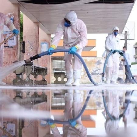 Funcionários da prefeitura fazem desinfecção das ruas de Mossoró - Divulgação/Prefeitura de Mossoró