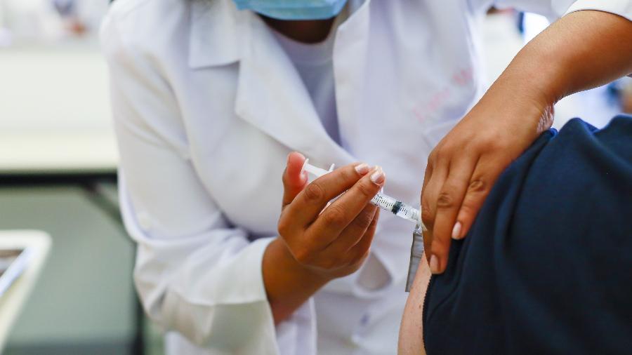 São Paulo começa vacinação de pessoas a partir de 67 anos - Marcelo Justo/UOL