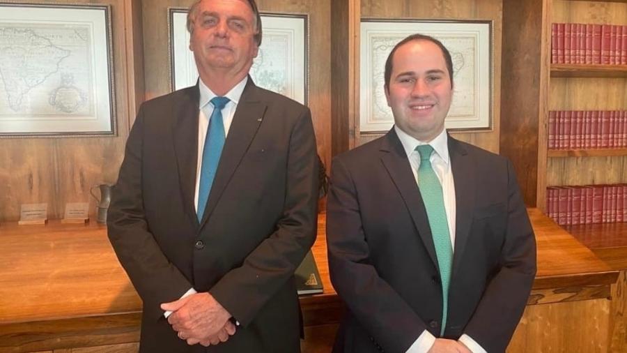  Antônio Cristóvão Neto, filho do ministro da Saúde, com o presidente Jair Bolsonaro - Reprodução/redes sociais