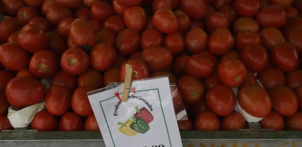 Prévia da inflação perde força em abril, mas alimentos pesam no bolso