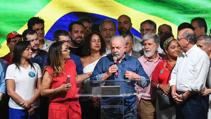 30.10.2022 - Presidente eleito Luiz Inácio Lula da Silva fala pela primeira vez após a confirmação do resultado das eleições - Daniel Munoz/VIEWpress/Getty Images