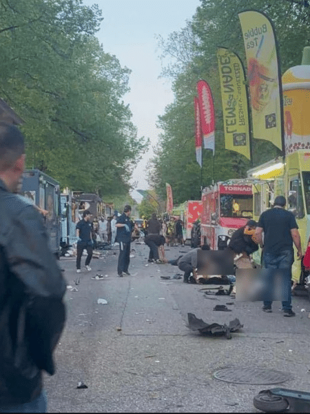 Carro invade festival filipino no Canadá e deixa ao menos 9 mortos Carro invade festival filipino no Canadá e deixa ao menos 9 mortos