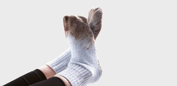 Como recuperar branco das meias sem esfregar: truques que facilitam lavagem