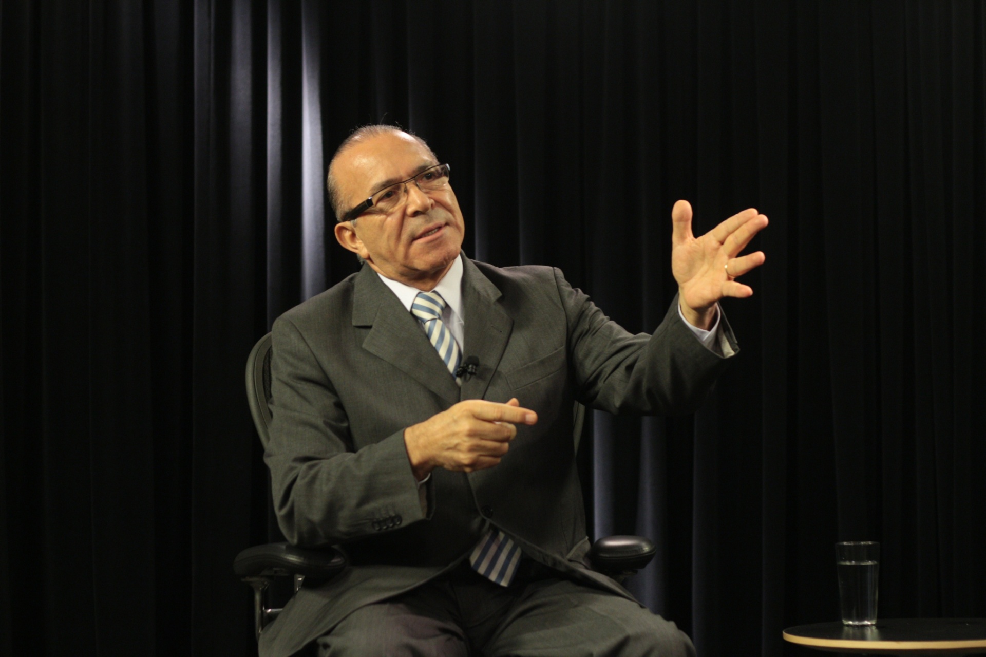 Ministro Eliseu Padilha (Aviação Civil), concedeu entrevista ao UOL em 29.jul.2015. A gravação ocorreu no estúdio do UOL em Brasília. - Douglas Pereira/UOL