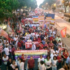 No Rio de Janeiro, manifestantes fecham a Avenida Rio Branco, no centro da cidade - Reprodução/Facebook