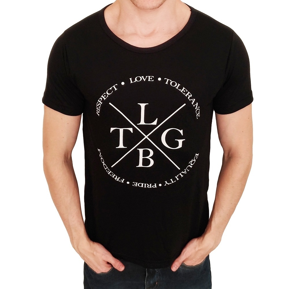 Camiseta do site Logay, que comercializa roupas, acessórios e objetos de decoração que remetem à causa gay - Divulgação