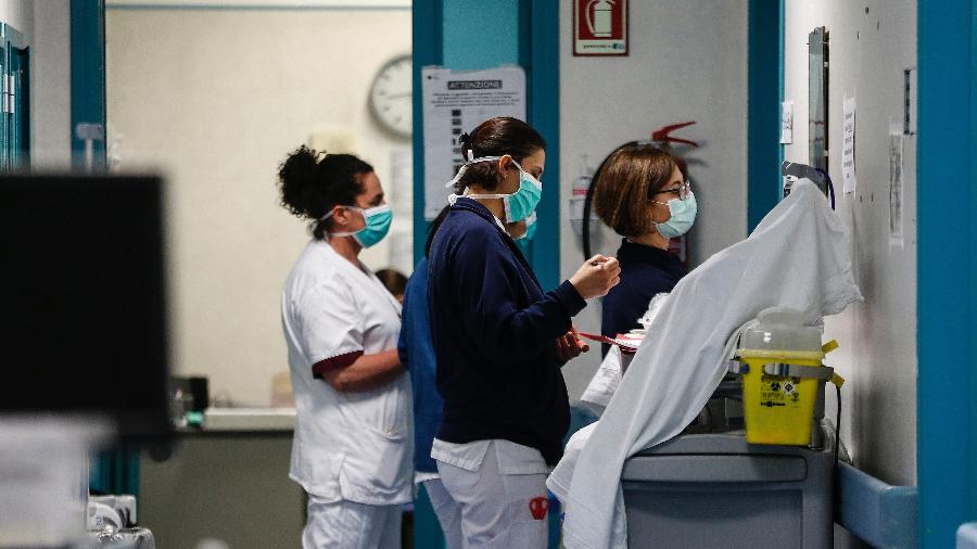 Médicos e enfermeiros trabalham em hospital durante combate ao coronavírus - Cecilia Fabiano/LaPresse/Dia Esportivo/Estadão Conteúdo